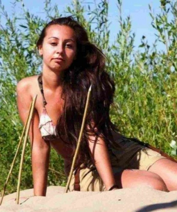 Искусительница с аппетитной фигурой и неповторимым очарованием ждет тебя для горячего свидания. Отправься в мир страсти и удовольствия со мной, и ты не пожалеешь. 8823, 19 лет